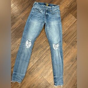 Lucky Brand, Light Blue Distressed Stella Skinny Jeans, size 00/24, comfy.